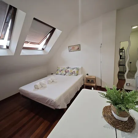 Atico Estudio Centro Vigo, Luminoso