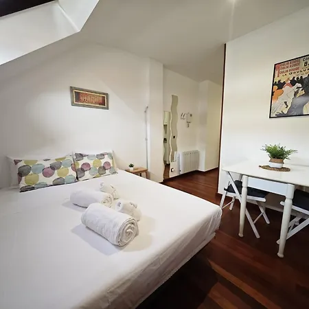 Apartamento Atico Estudio Centro Vigo, Luminoso